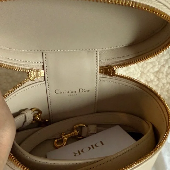 CD Signature Vanity Case - Picture 10 of 11